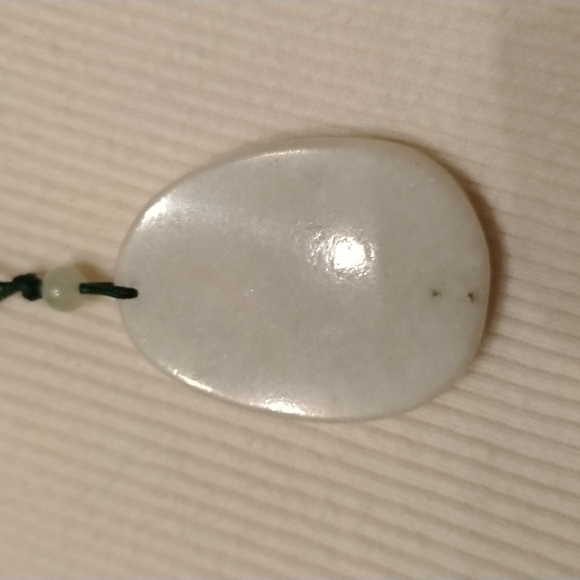 Amazing! bull carved in to a nice piece of White Jade with choker - Picture 3 of 4